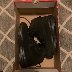 BRAND NEW NIKE BOOTS